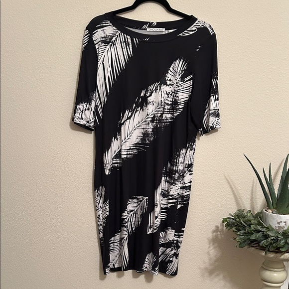 SNO SKINS Dresses & Skirts - SNO SKINS Black and White Dress